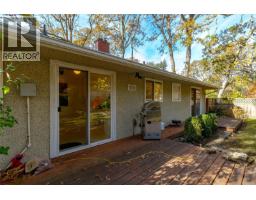 1287 Filmer Rd, Saanich, BC V8P1W5 Photo 32