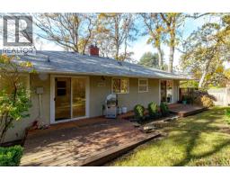 1287 Filmer Rd, Saanich, BC V8P1W5 Photo 36