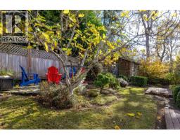 1287 Filmer Rd, Saanich, BC V8P1W5 Photo 37