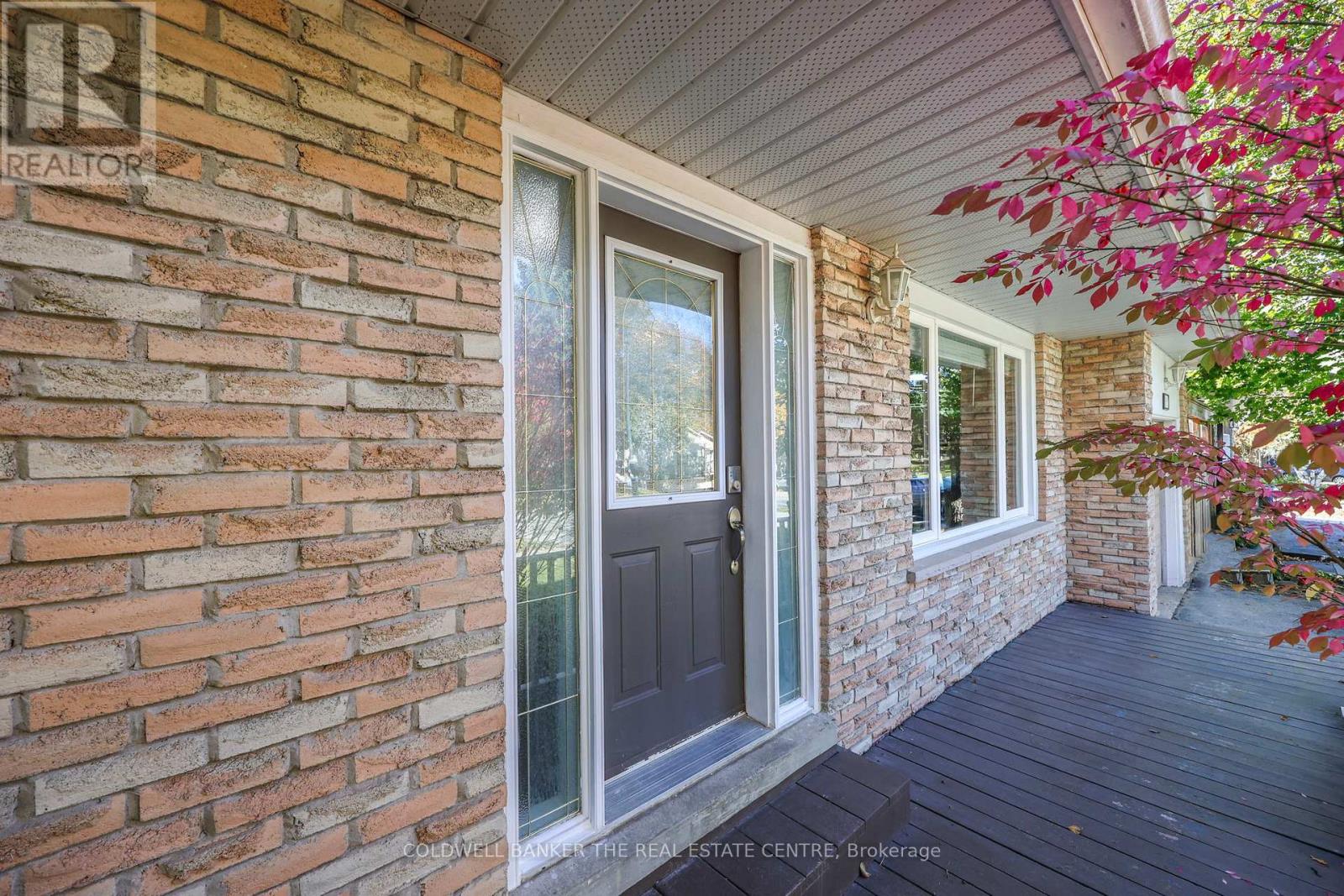 836 ELGIN STREET - 3