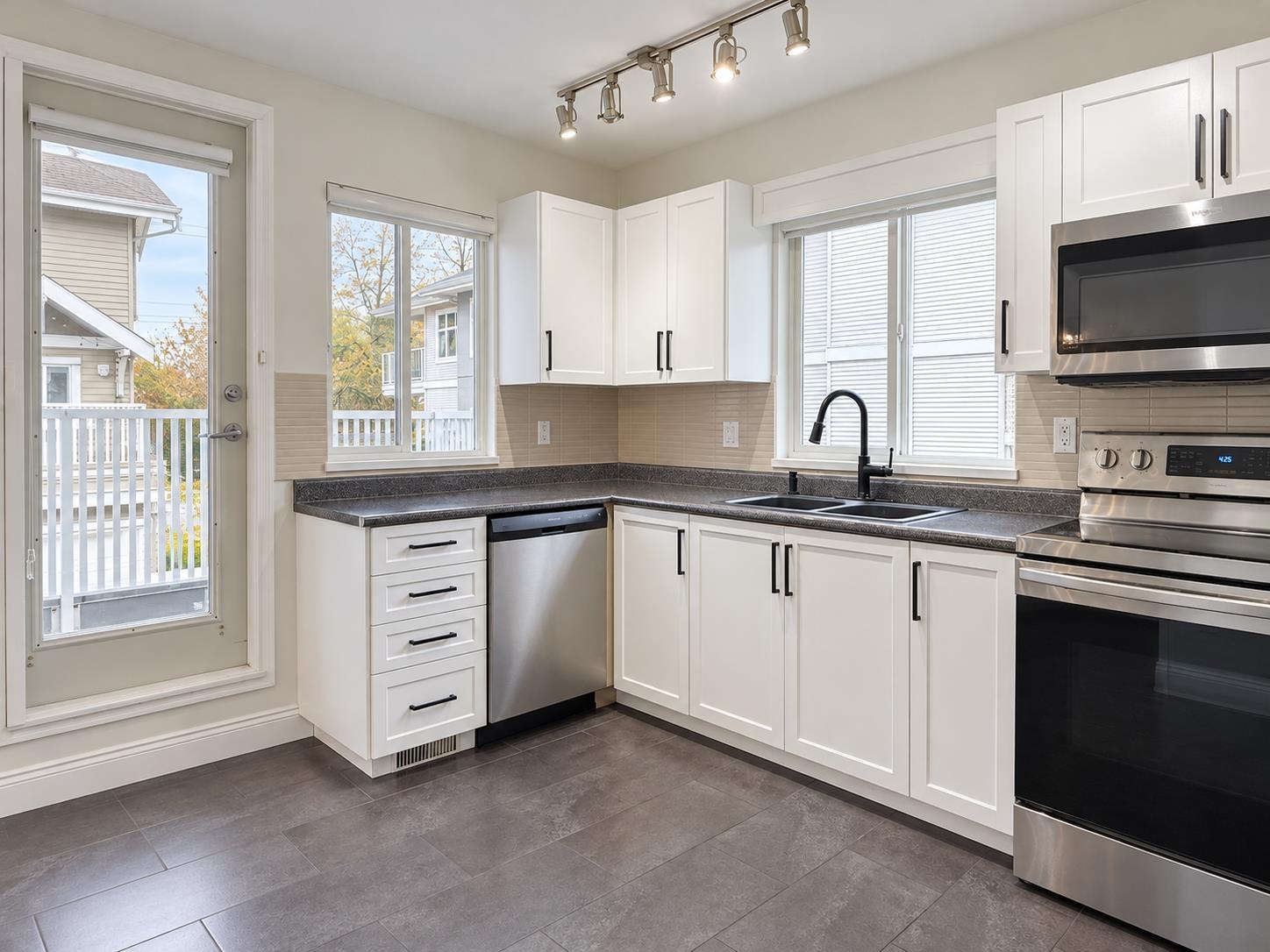 Photo of 9 8968 208 STREET 13