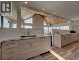 8327 Redrooffs Road, Sechelt, BC V7Z1E4 Photo 10