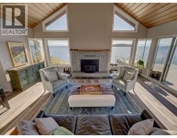 8327 Redrooffs Road, Sechelt, BC V7Z1E4 Photo 11