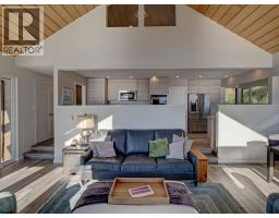 8327 Redrooffs Road, Sechelt, BC V7Z1E4 Photo 6
