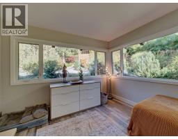 8327 Redrooffs Road, Sechelt, BC V7Z1E4 Photo 14