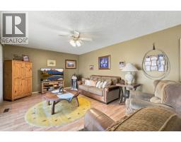 4pc Bathroom - 264013 Township Road 433 Township, Rural Ponoka County, AB T4J1R6 Photo 11