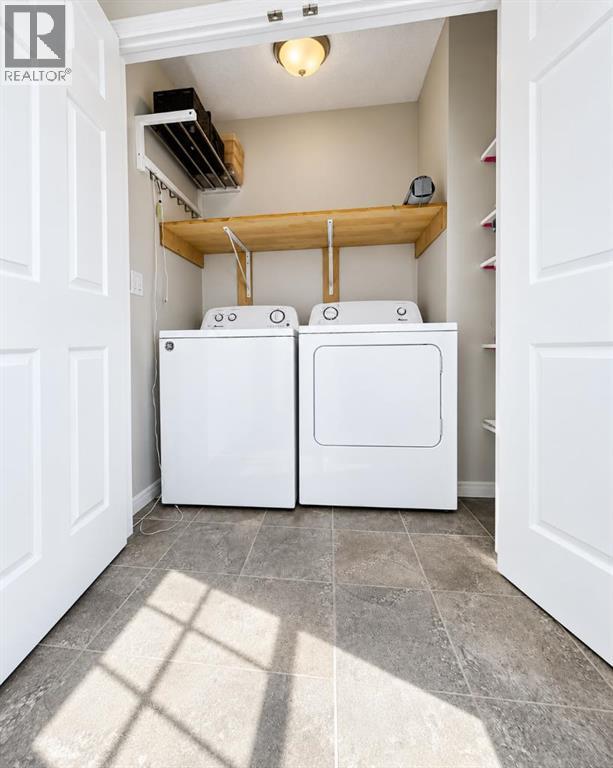 220 Windford Crescent SW, photo 17 of 38