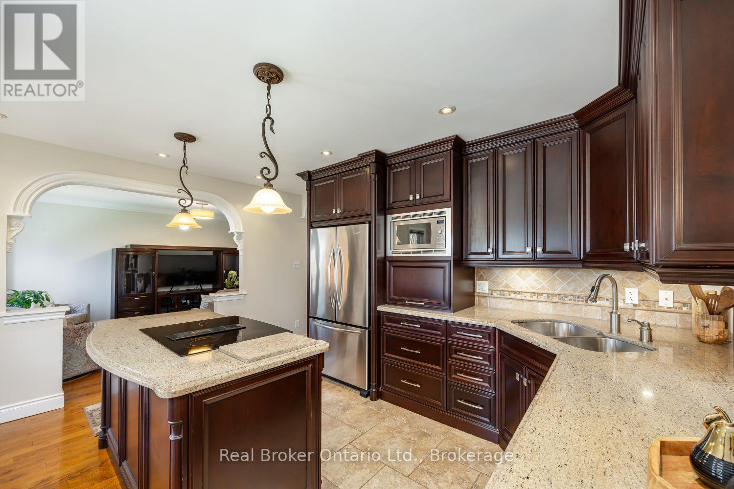 550 CRIMSON COURT - 16
