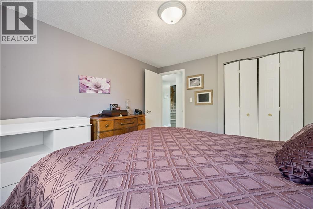 7 KROEGER Crescent - 18