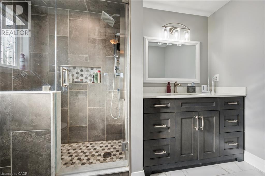 7 KROEGER Crescent - 24