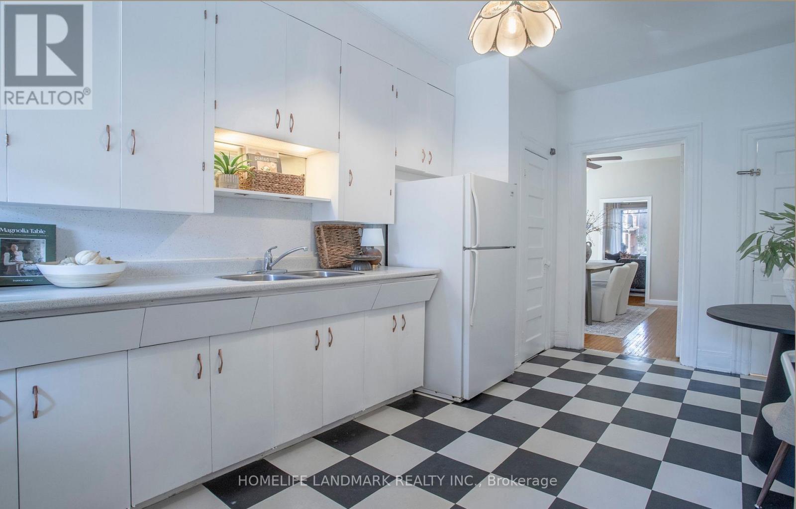 35 Dupont Street, Toronto, ON photo 15