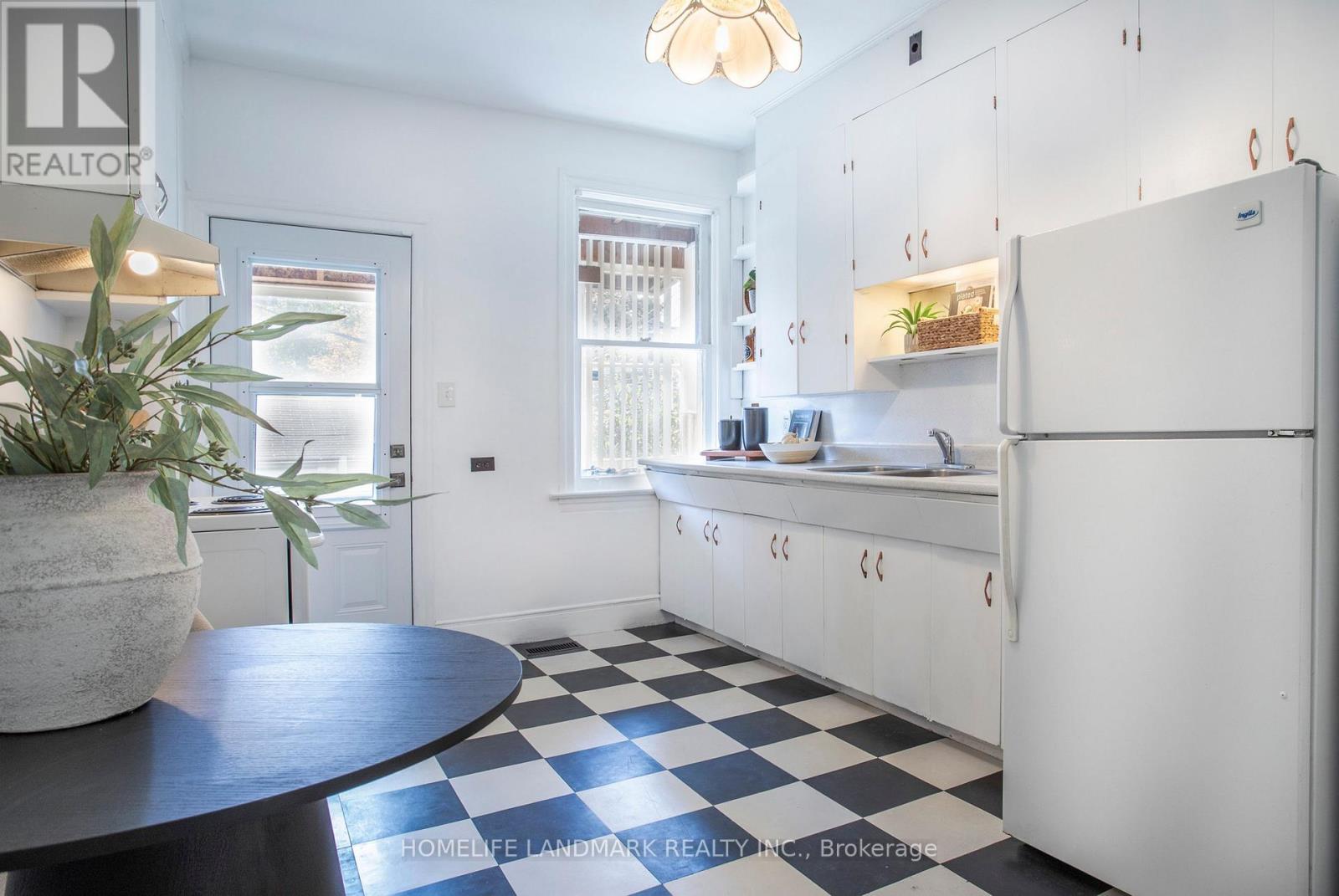 35 Dupont Street, Toronto, ON photo 18