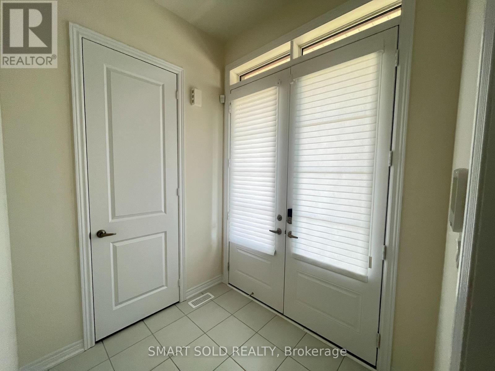 37 MINDANAO AVENUE, Markham (Victoria Manor-Jennings Gate) — photo 2
