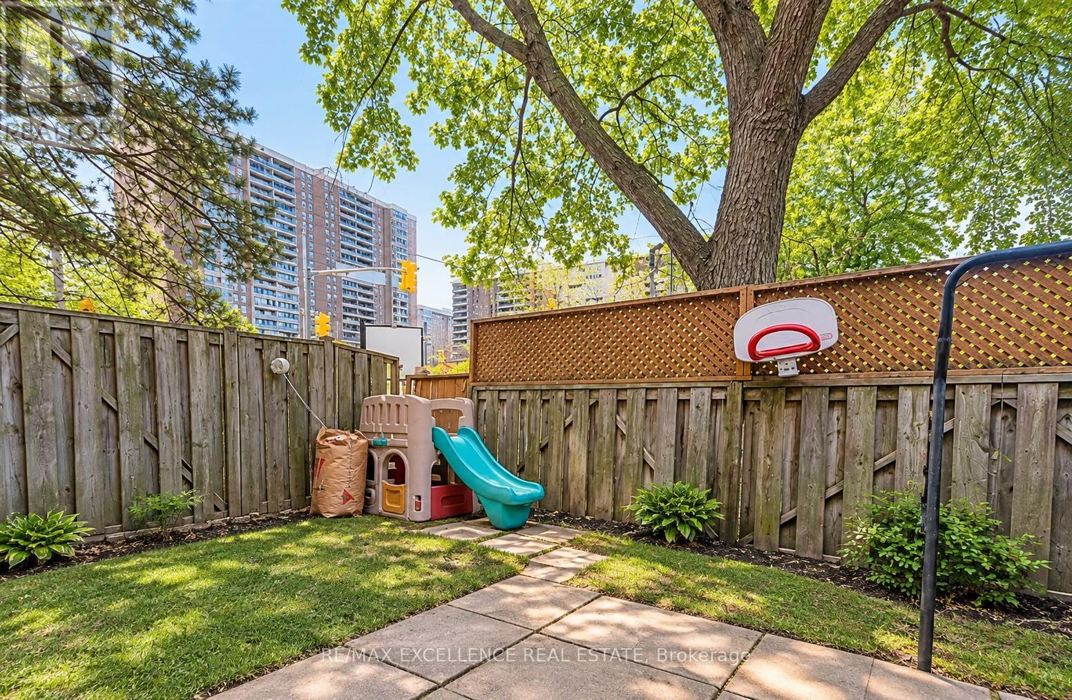 88 Fleetwood Crescent, Brampton, ON photo 18