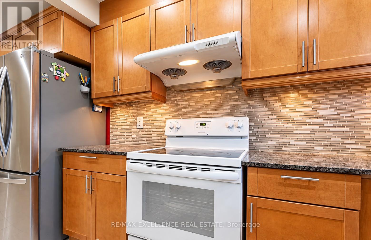 88 FLEETWOOD CRESCENT, Brampton (Southgate) — photo 9