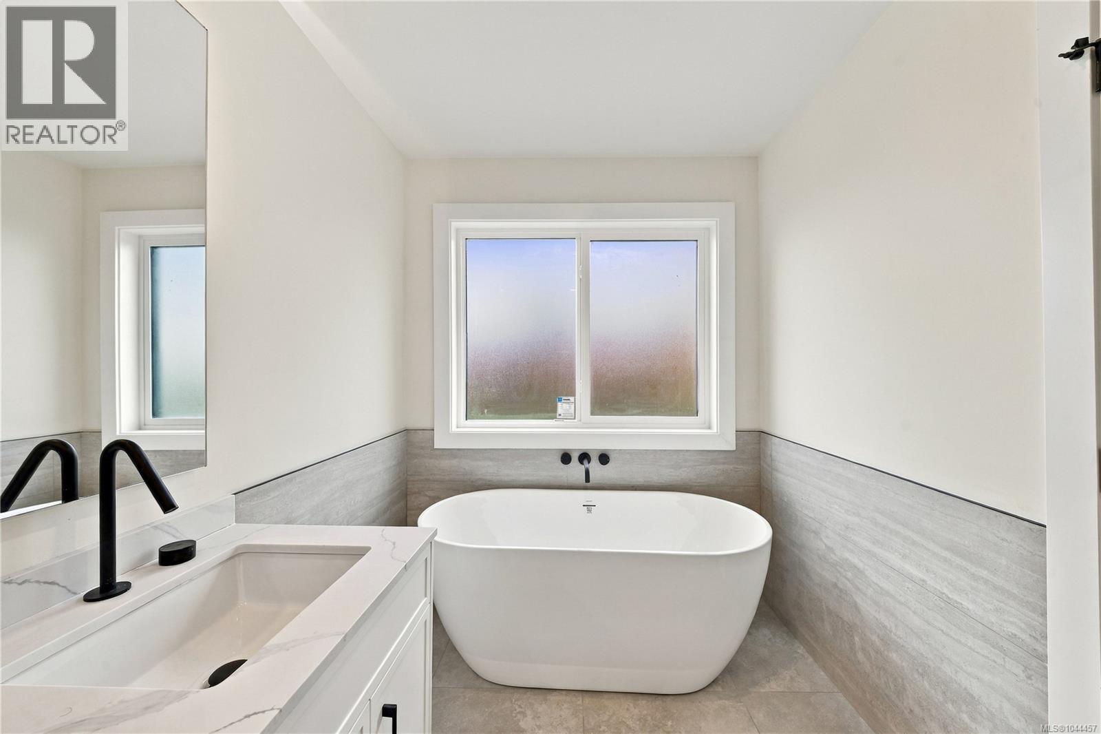817 BLACKBIRD Pl, Langford - Image 1