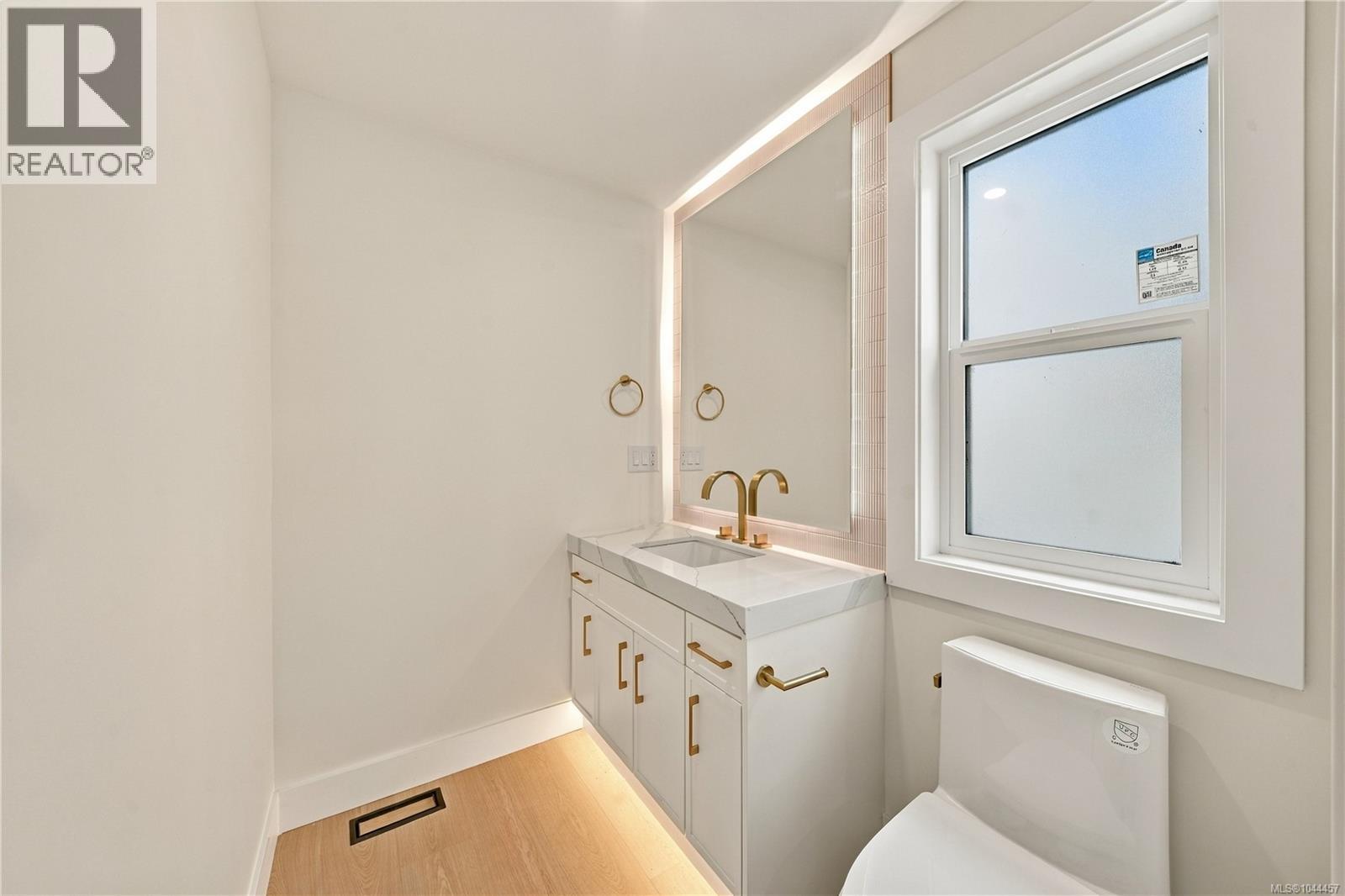 817 BLACKBIRD Pl, Langford - Image 1