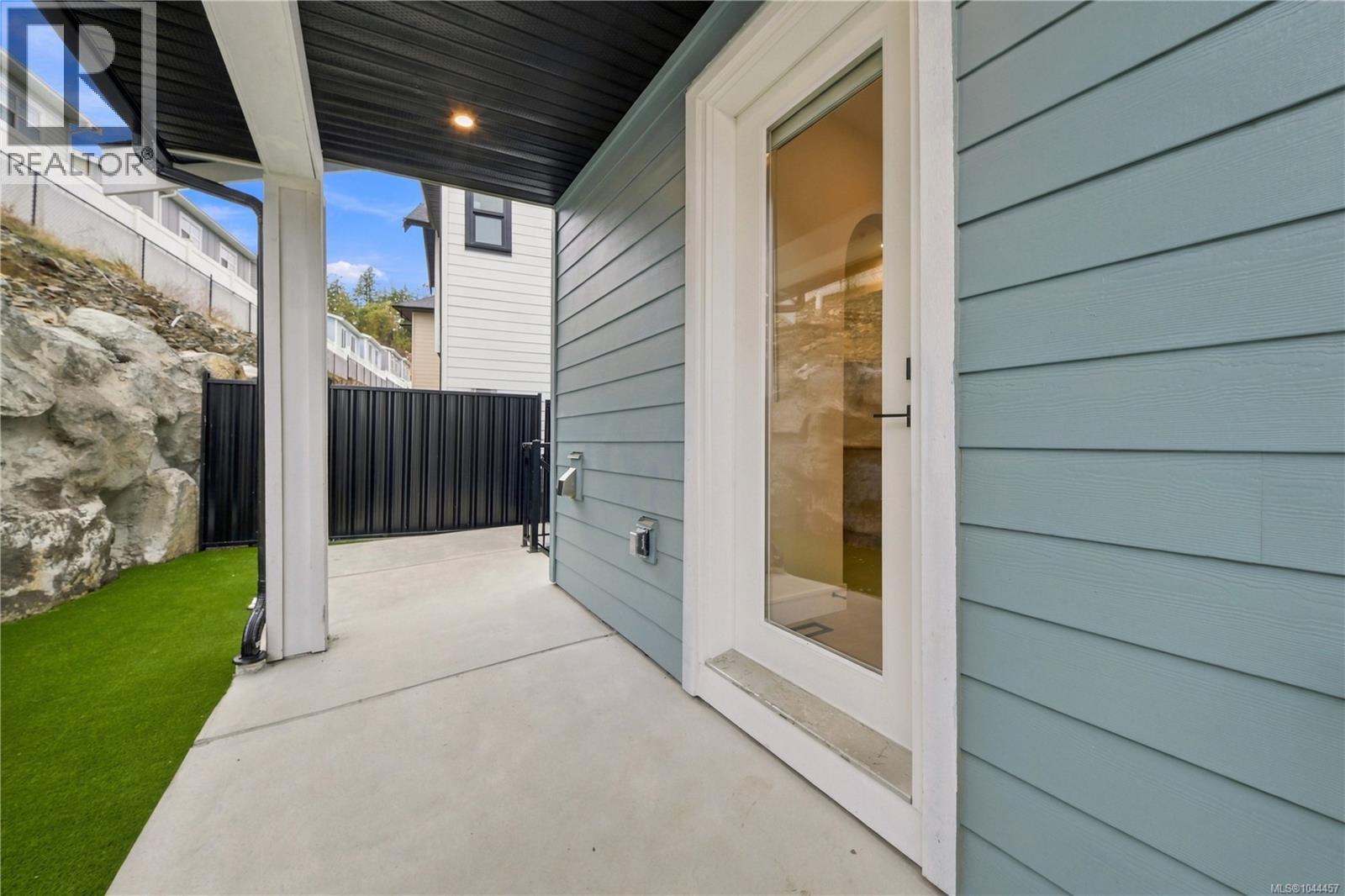 817 BLACKBIRD Pl, Langford - Image 1