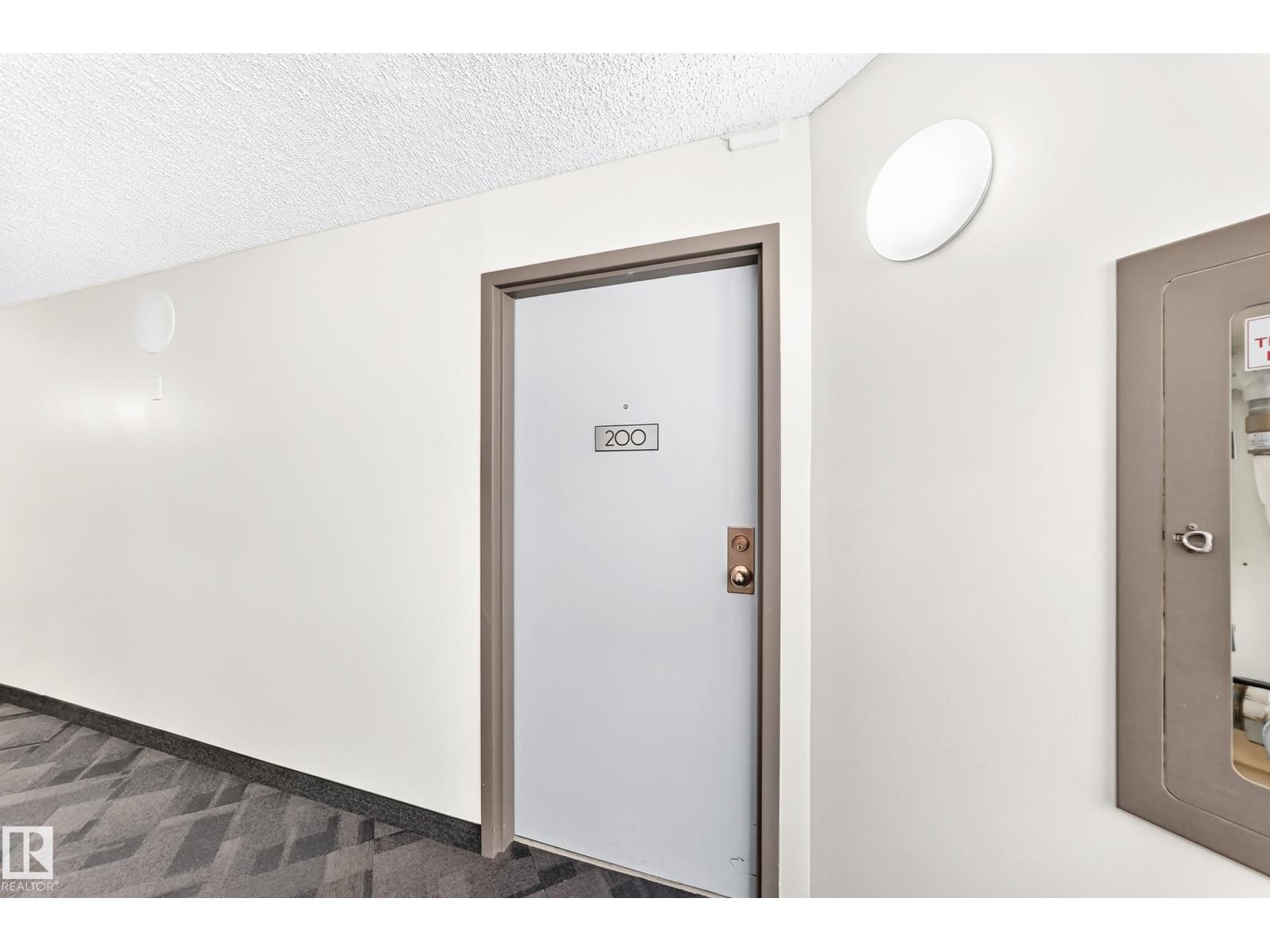 #200 10149 SASKATCHEWAN DR NW, Edmonton — photo 2