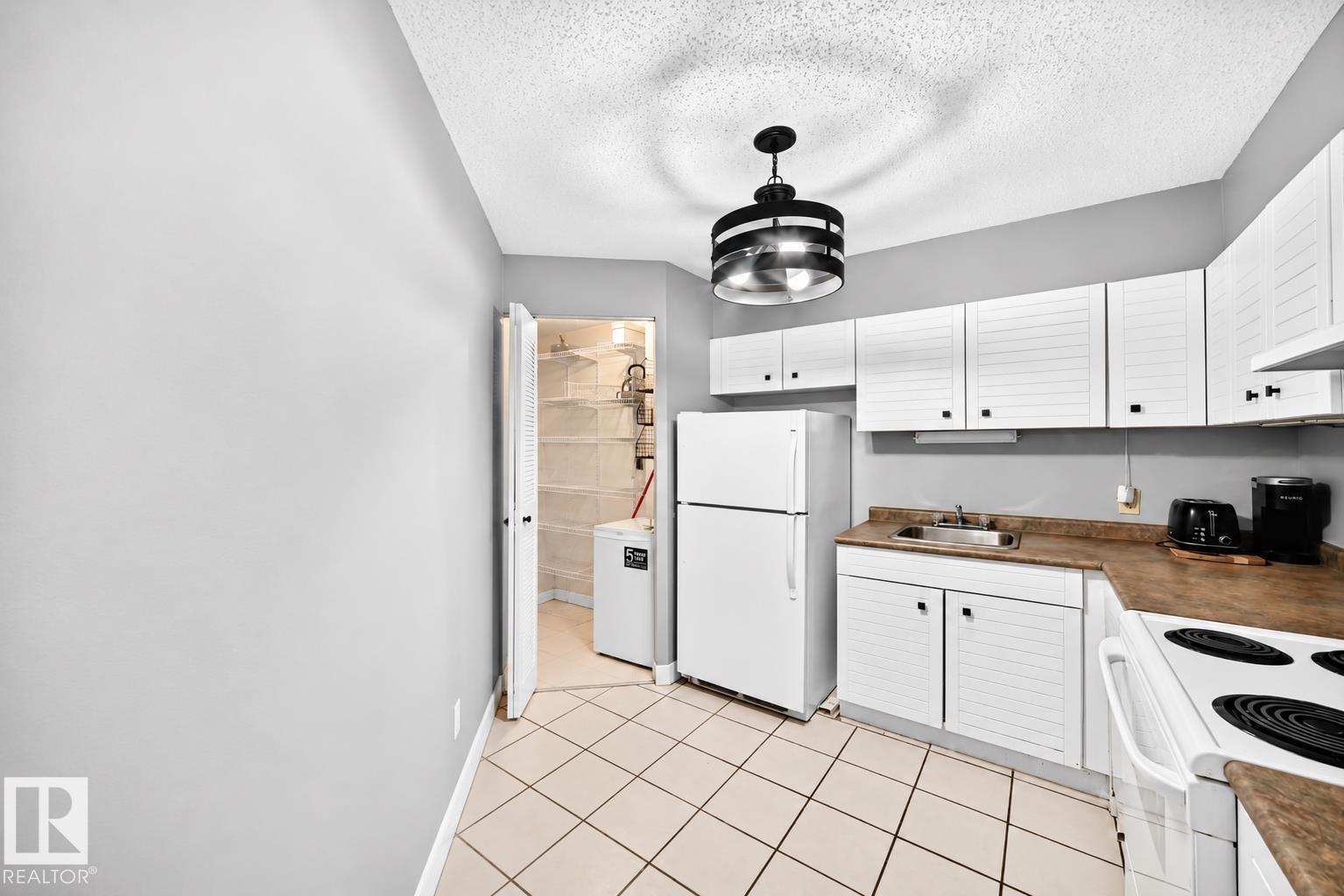 #200 10149 SASKATCHEWAN DR NW, Edmonton — photo 4