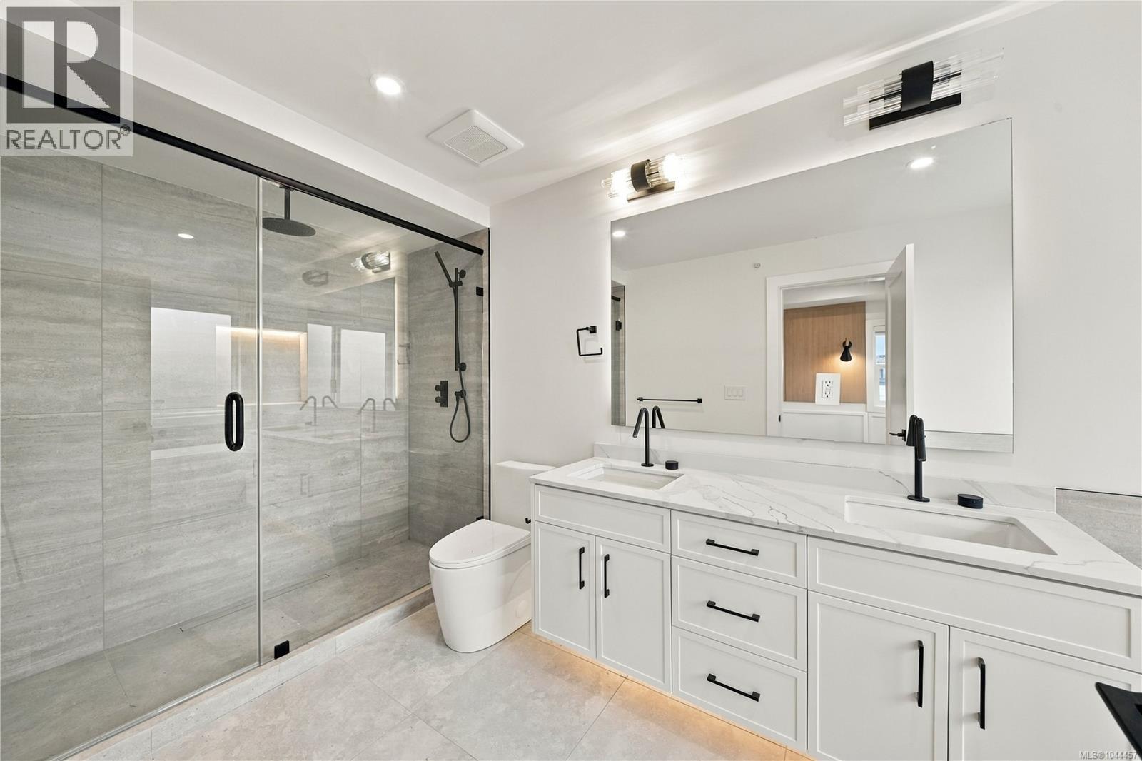 817 BLACKBIRD Pl, Langford - Image 1