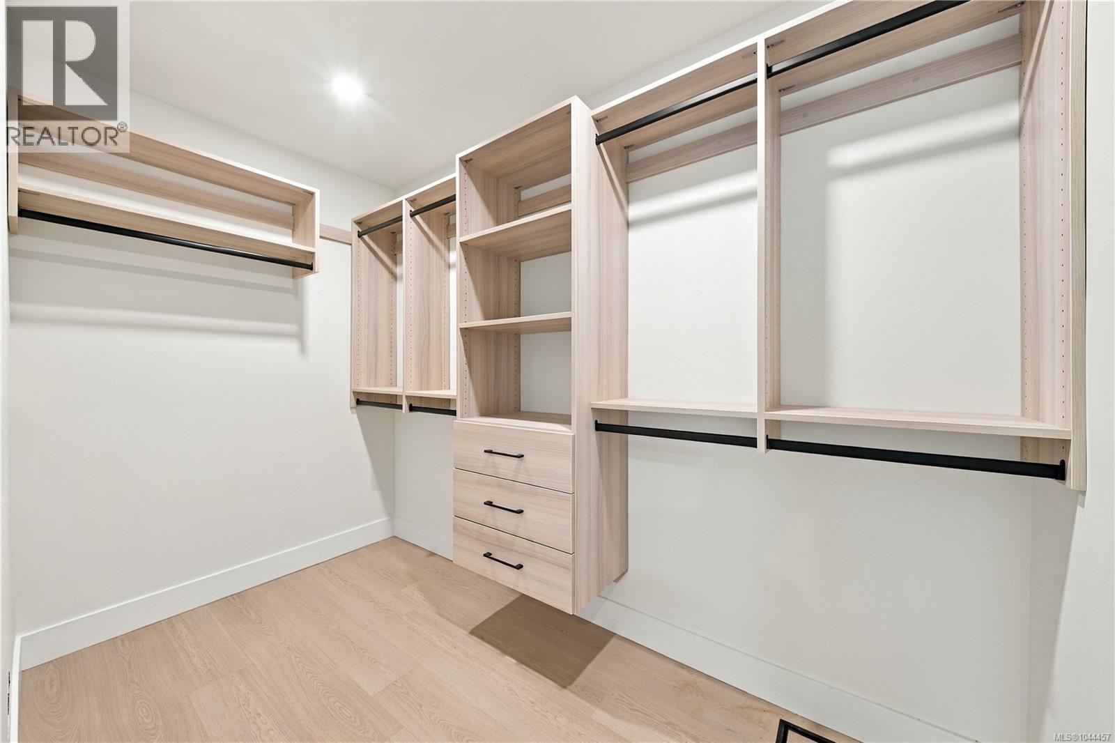 817 BLACKBIRD Pl, Langford - Image 1
