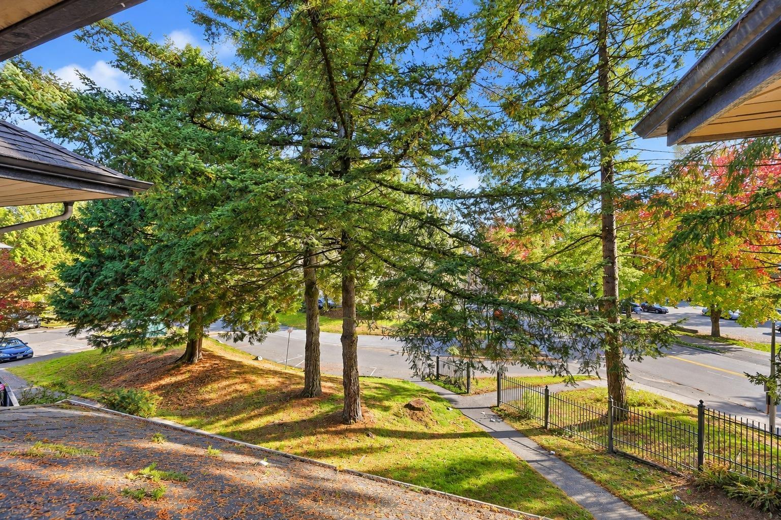 10511 HOLLY PARK LANE, Surrey - Image 1