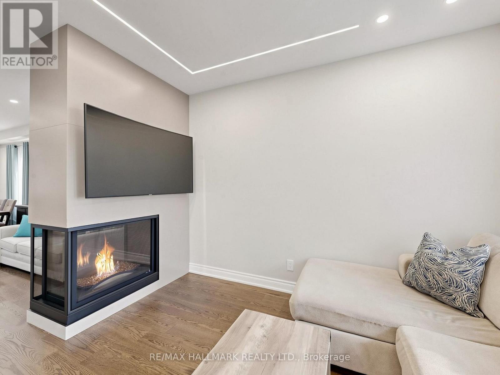 45 Colonial Crescent, Richmond Hill, ON photo 12
