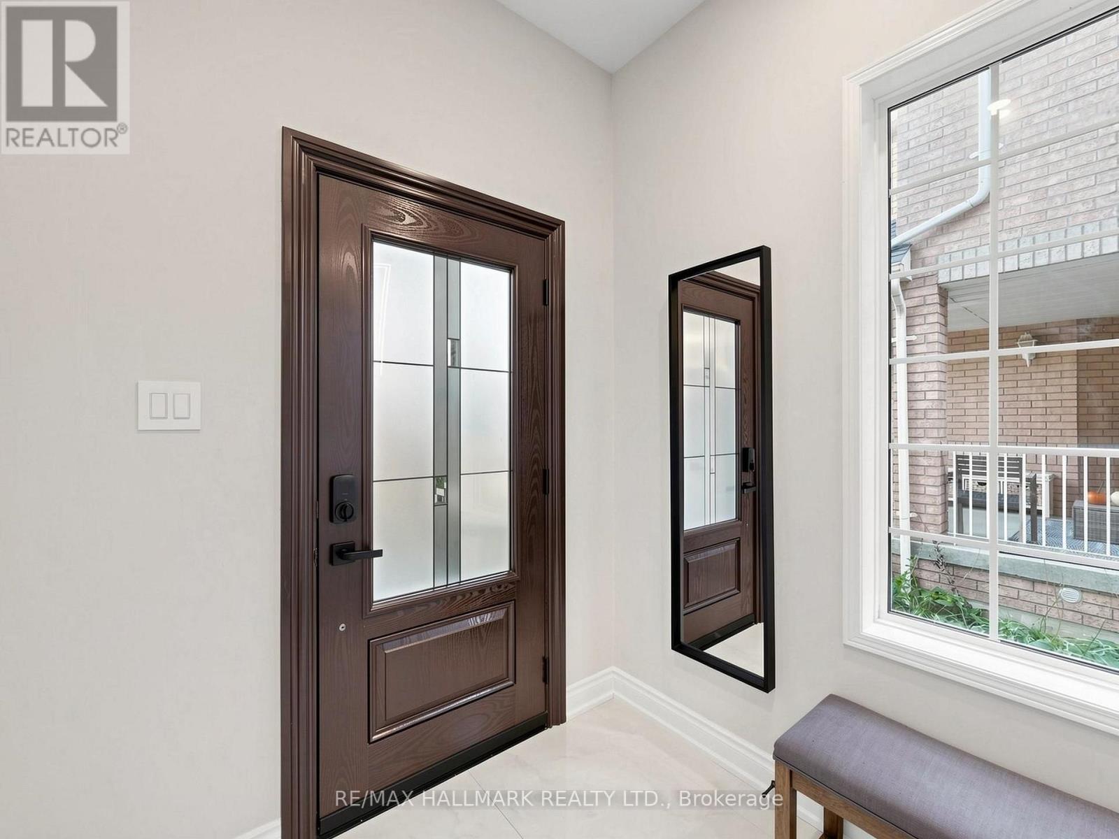 45 Colonial Crescent, Richmond Hill, ON photo 5