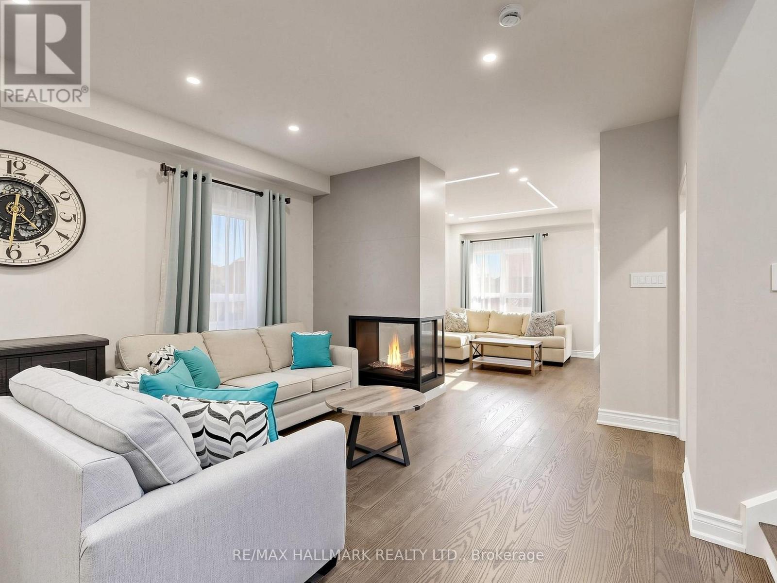 45 Colonial Crescent, Richmond Hill, ON photo 6