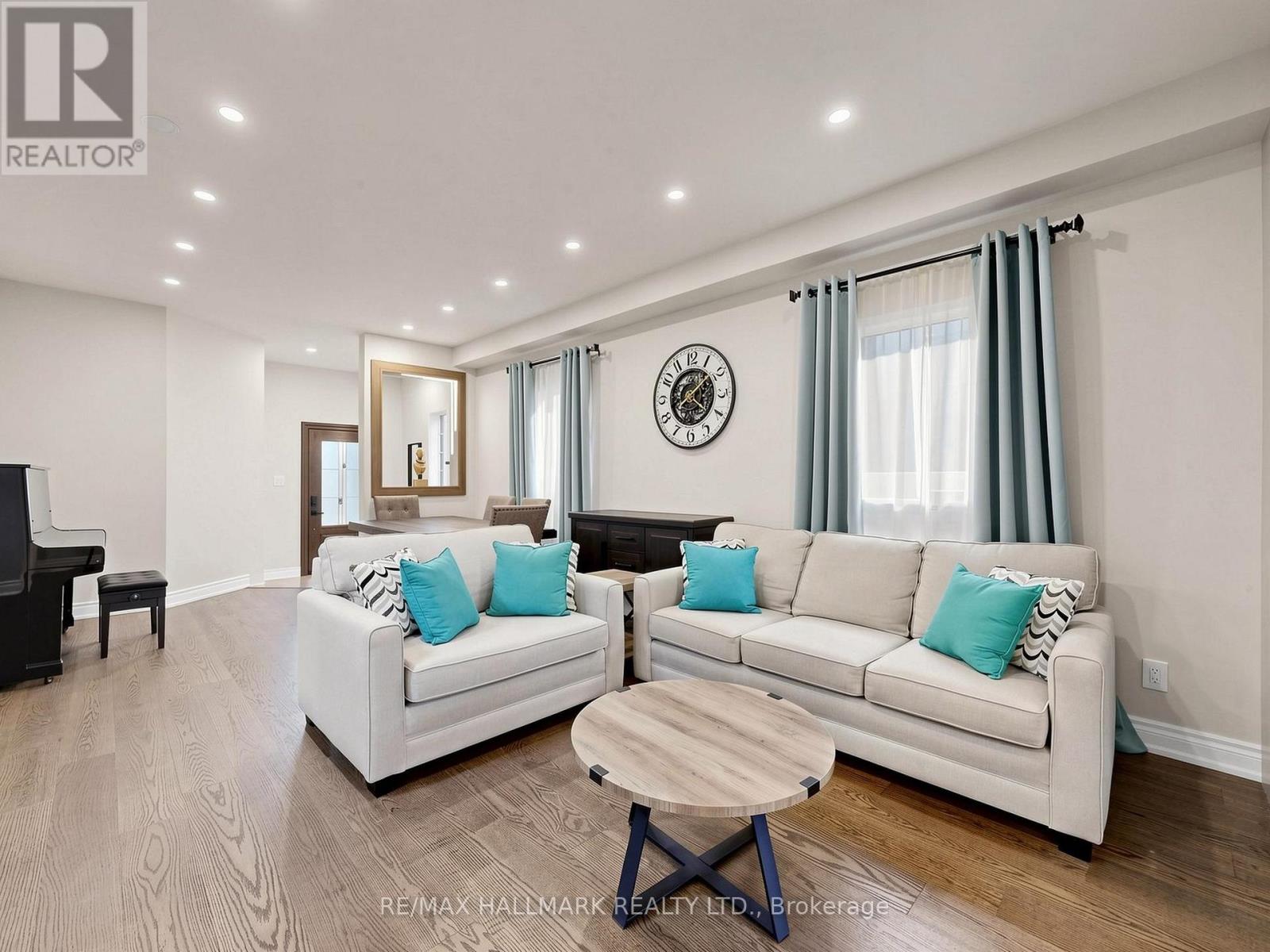 45 Colonial Crescent, Richmond Hill, ON photo 7
