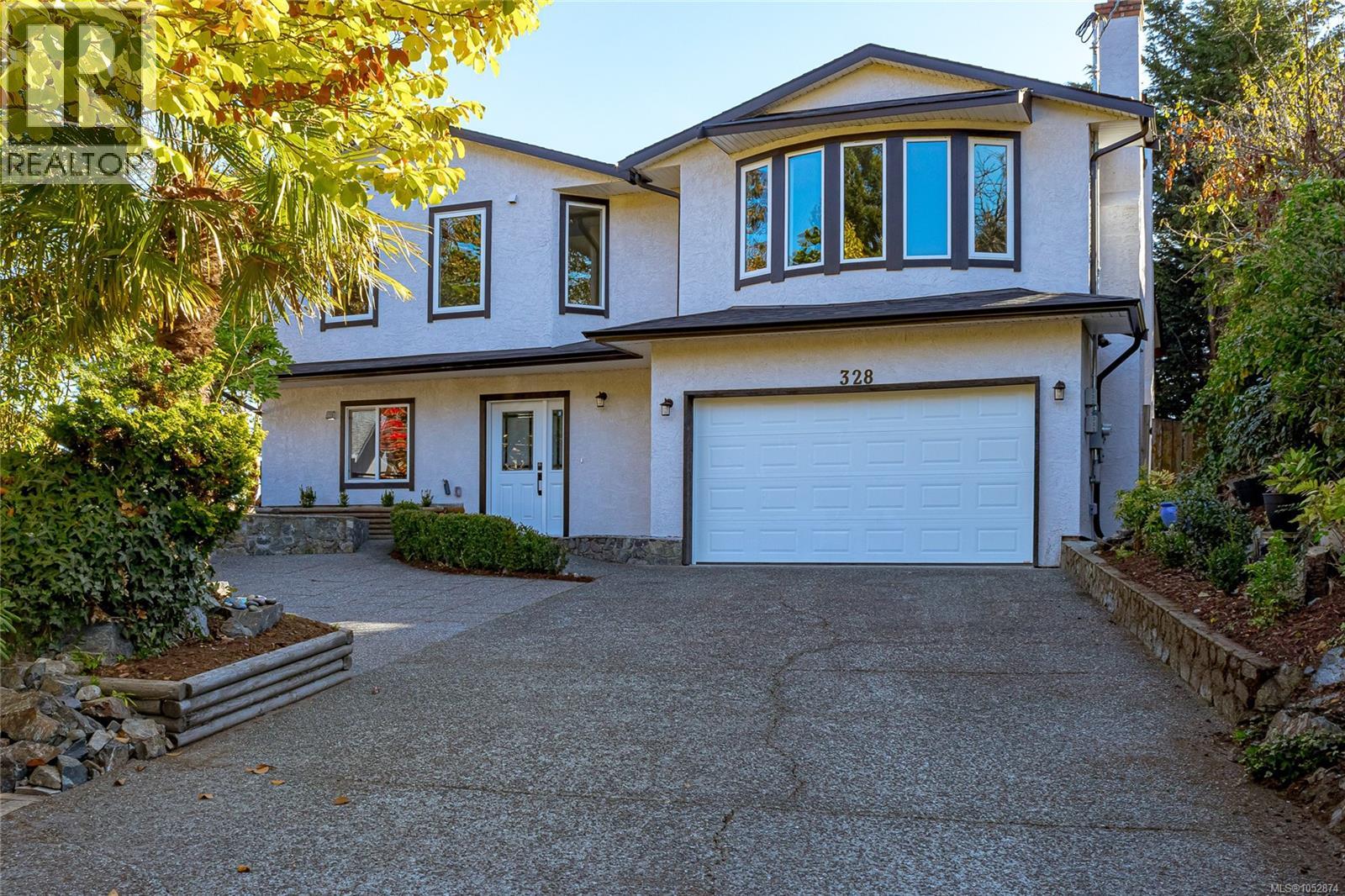 328 Damon Dr, View Royal - Image 1