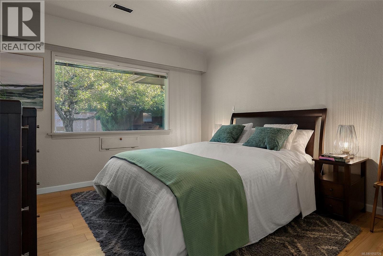 373 Richmond Ave, Victoria - Image 1