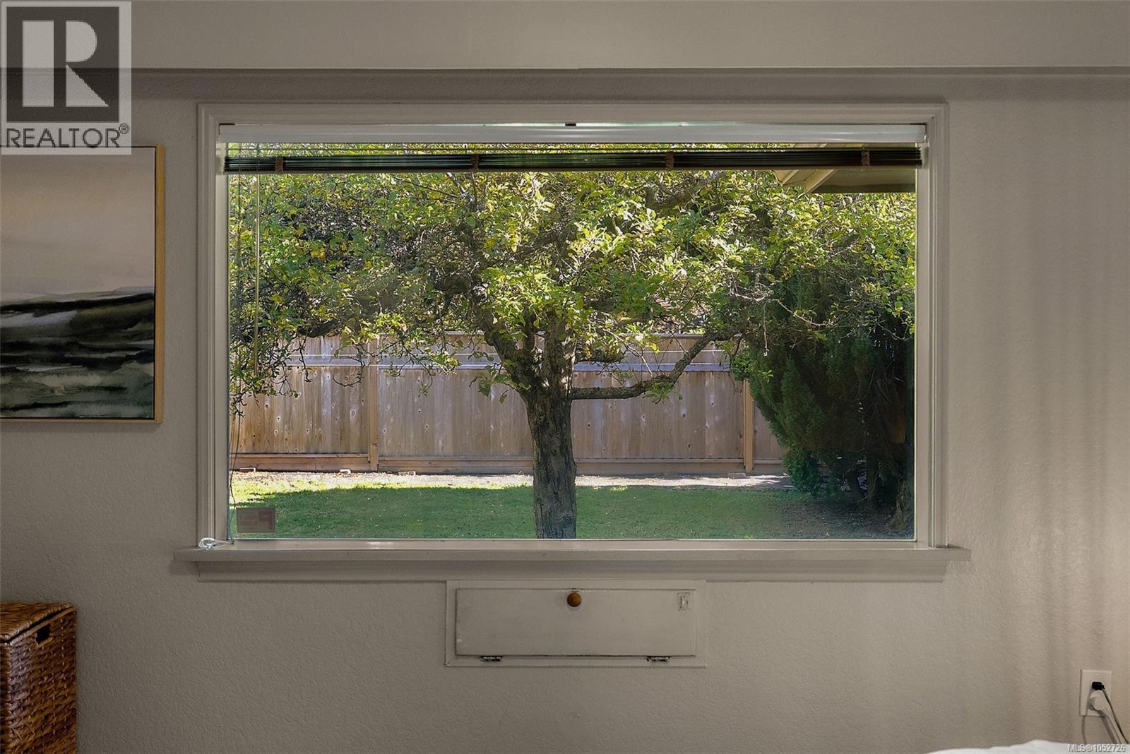 373 Richmond Ave, Victoria - Image 1