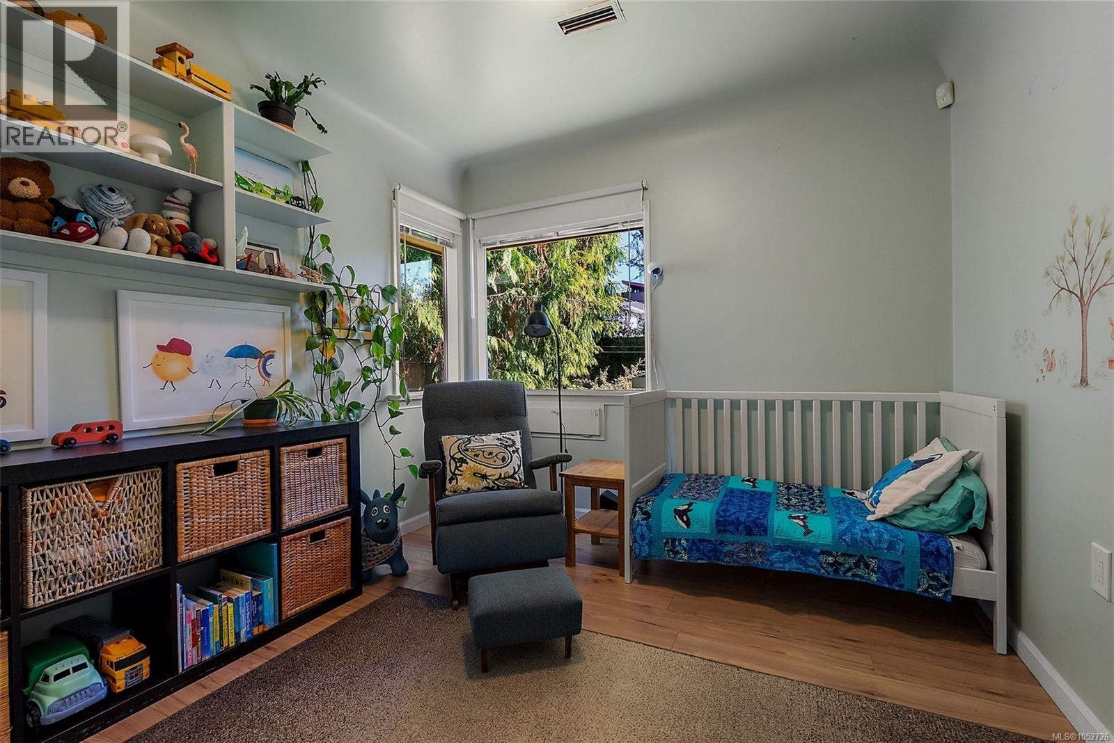 373 Richmond Ave, Victoria - Image 1