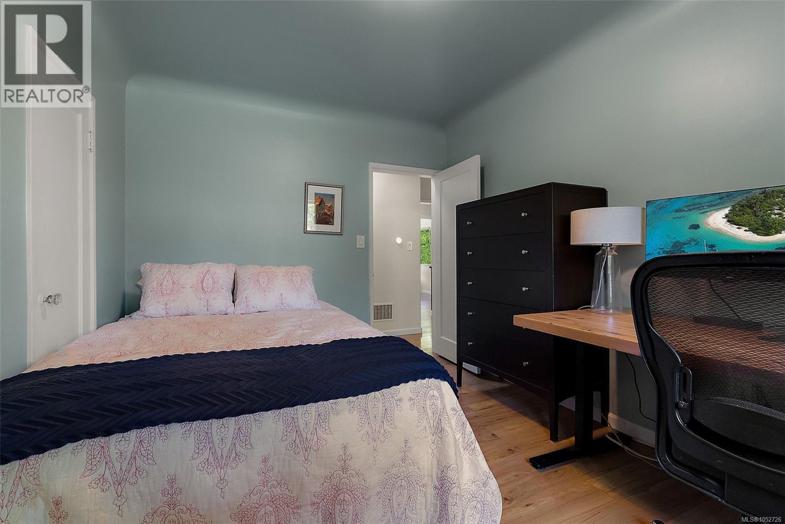 373 Richmond Ave, Victoria - Image 1