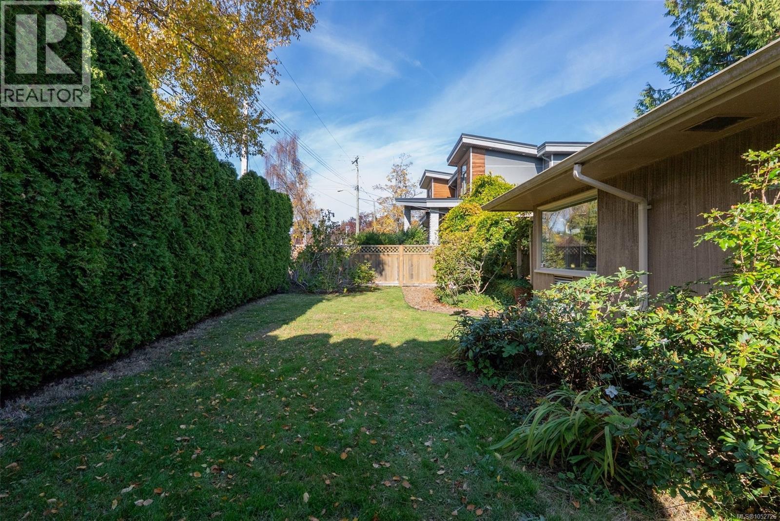 373 Richmond Ave, Victoria - Image 1