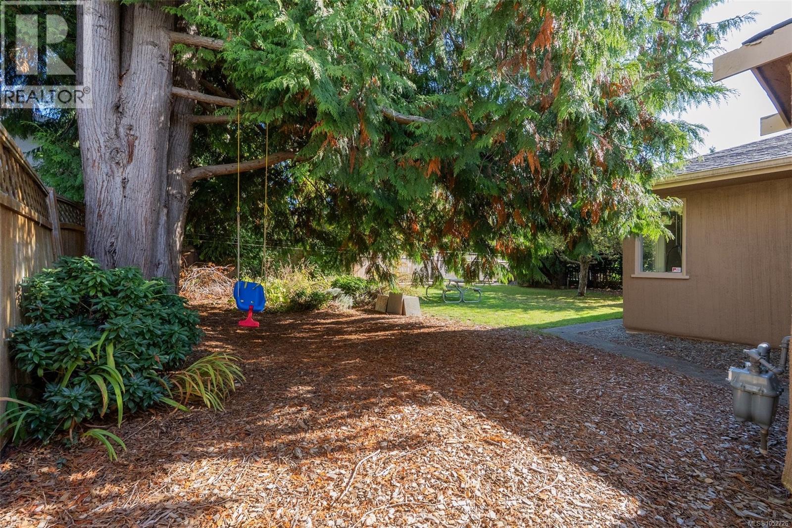 373 Richmond Ave, Victoria - Image 1