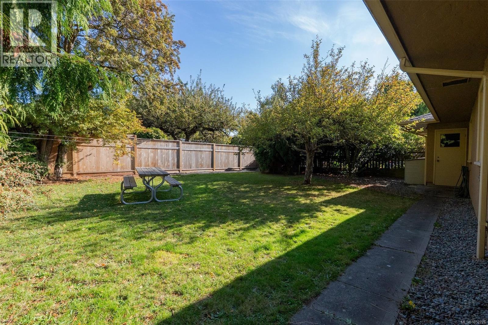 373 Richmond Ave, Victoria - Image 1