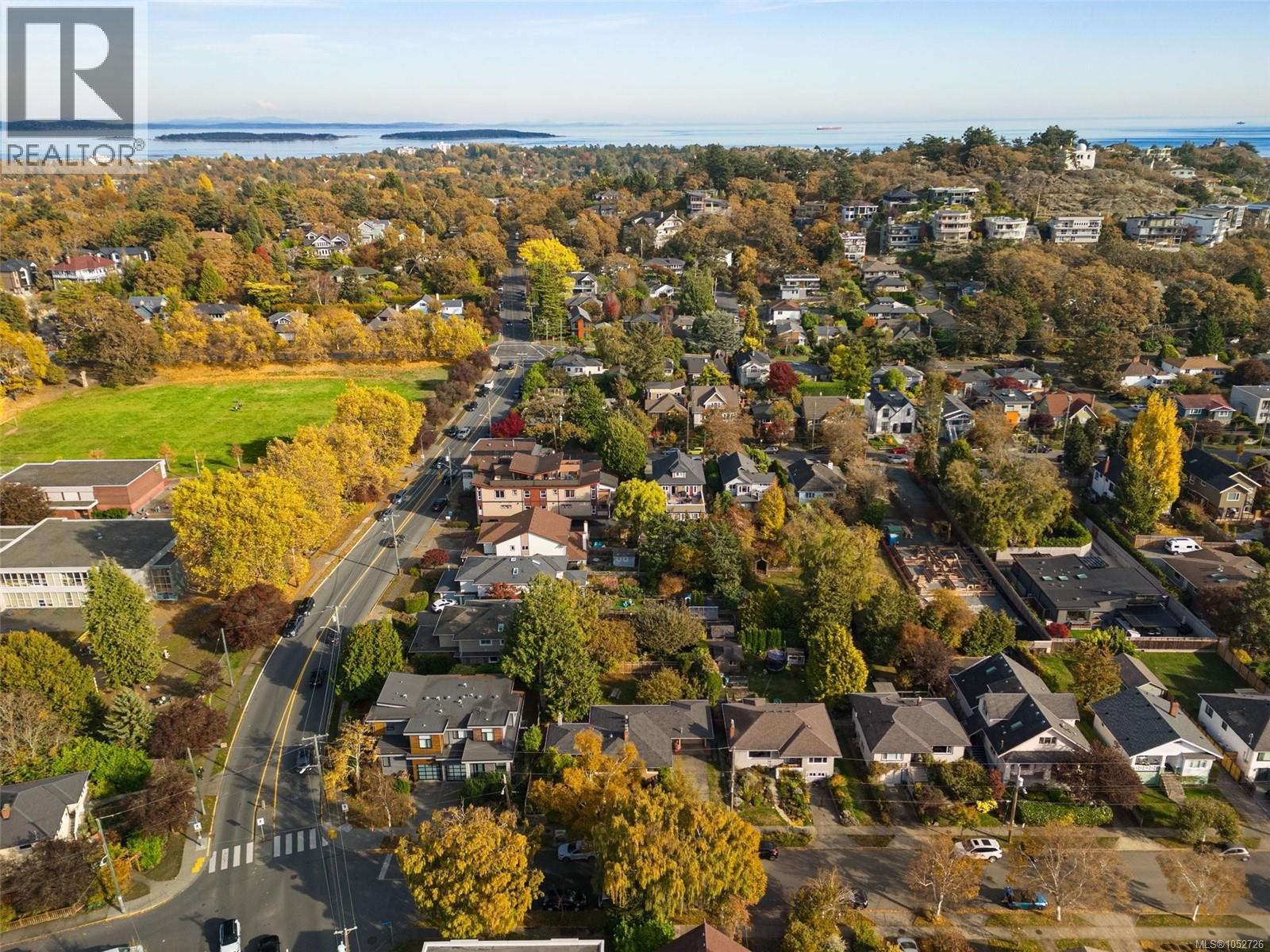 373 Richmond Ave, Victoria - Image 1
