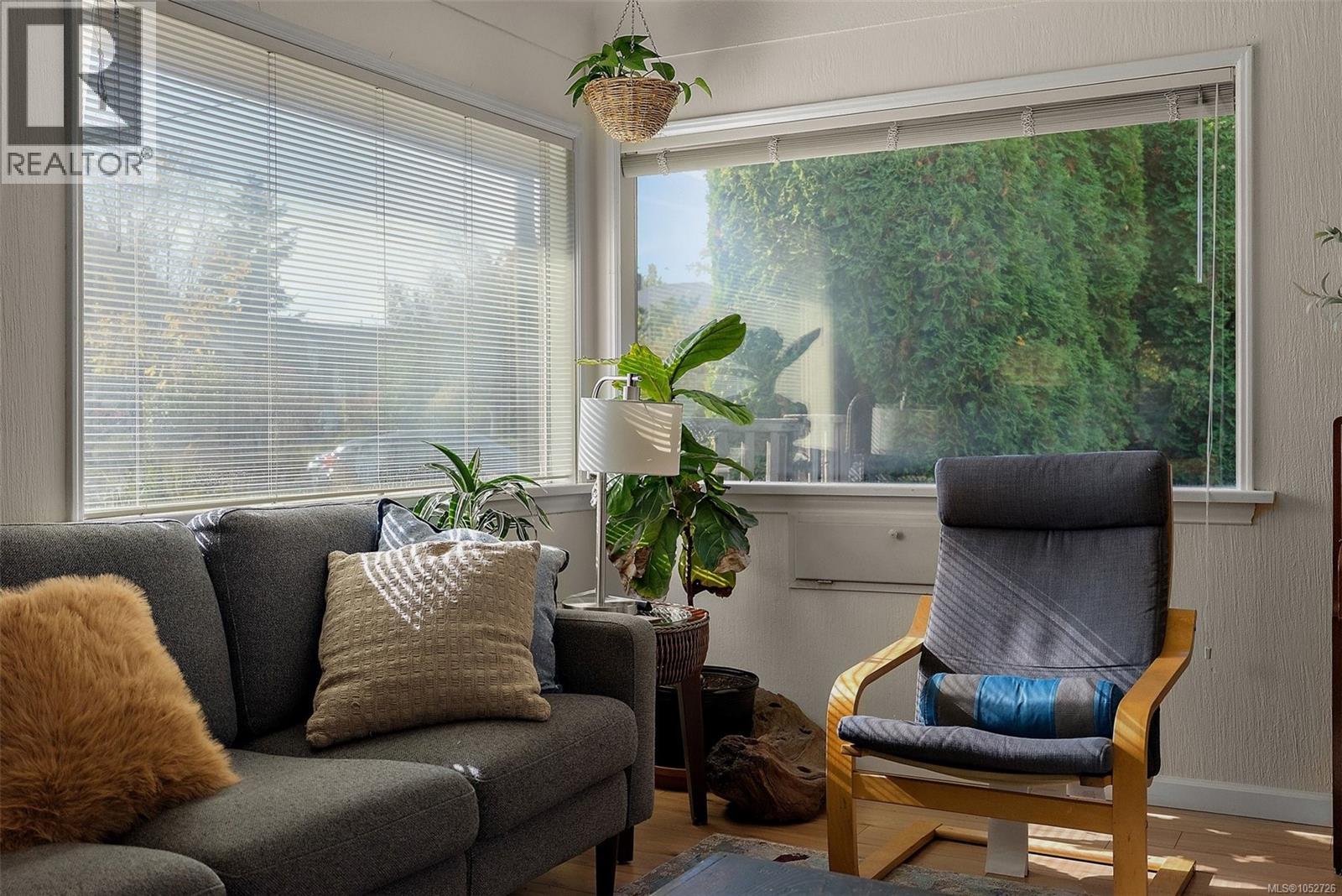 373 Richmond Ave, Victoria - Image 1