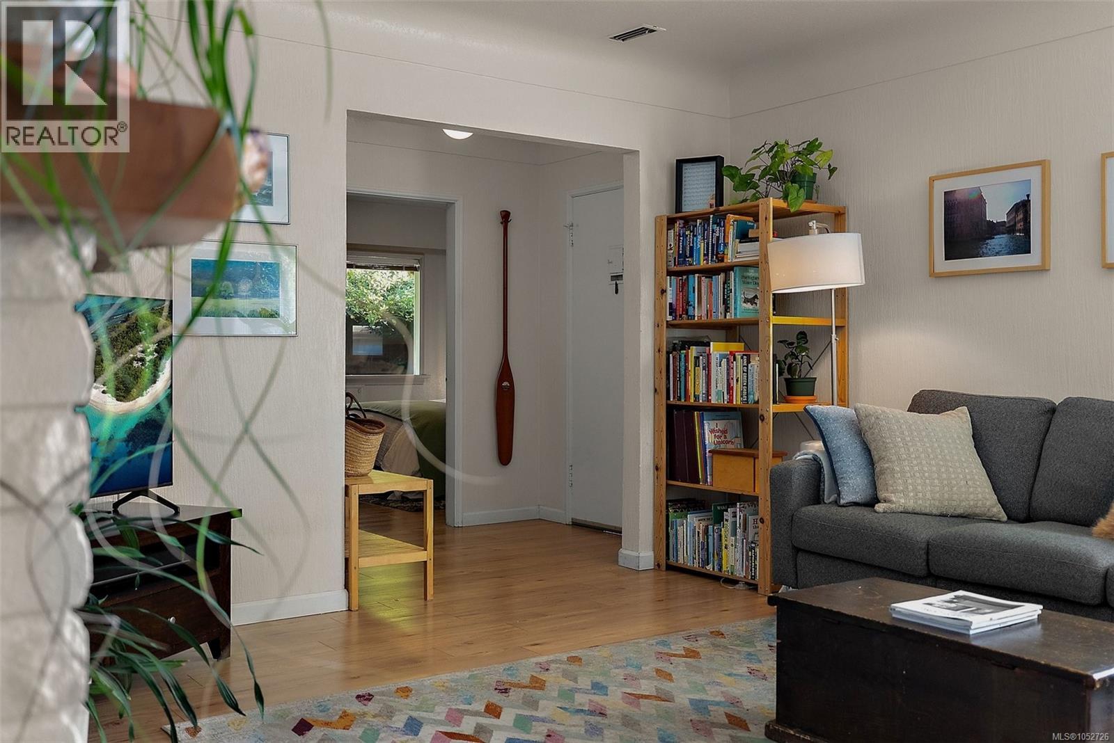 373 Richmond Ave, Victoria - Image 1