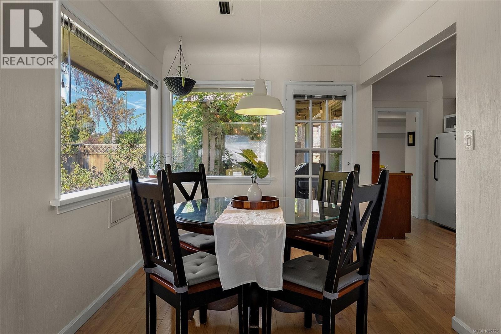 373 Richmond Ave, Victoria - Image 1