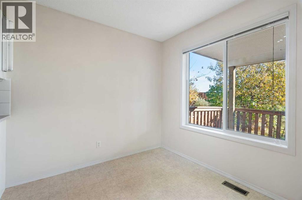 87 Citadel Meadow Grove NW photo 13
