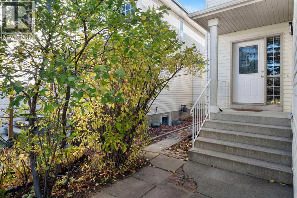 87 Citadel Meadow Grove NW photo 4