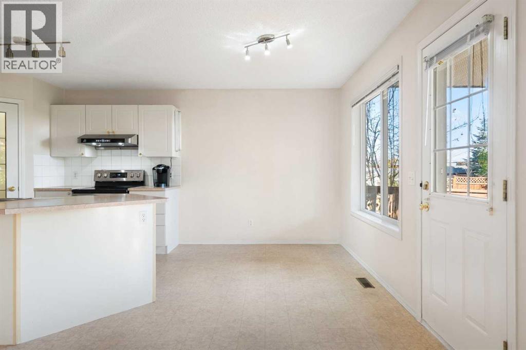 87 Citadel Meadow Grove NW photo 9