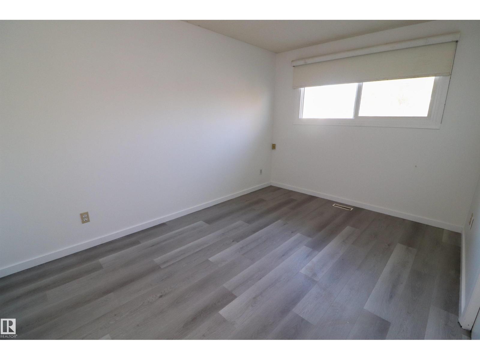 10118 & 10120 121 AV NW, Edmonton — photo 34