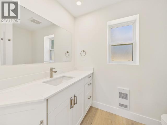 4708 REDONDA AVE, Powell River - Image 1