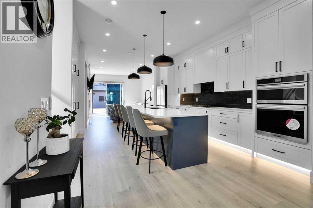 1111 43 Street SW photo 5