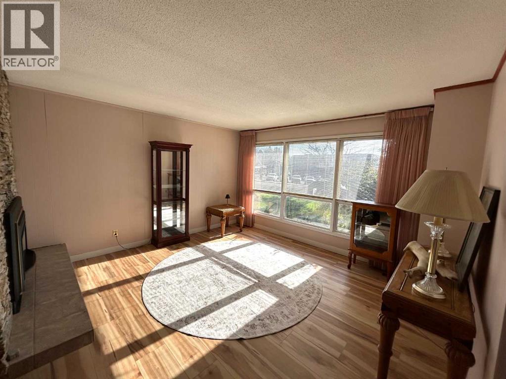 808 4 Avenue W, Brooks — photo 10
